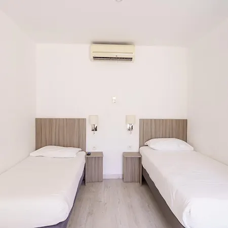 Brit Confort Cadarache Hotel