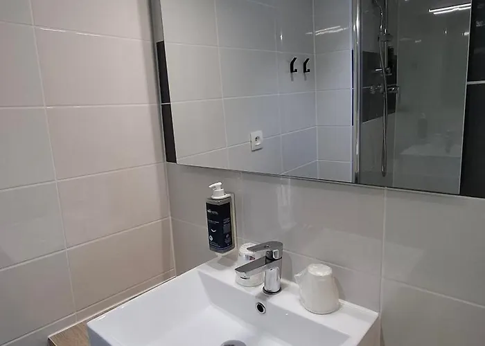 Brit Confort Cadarache Hotel