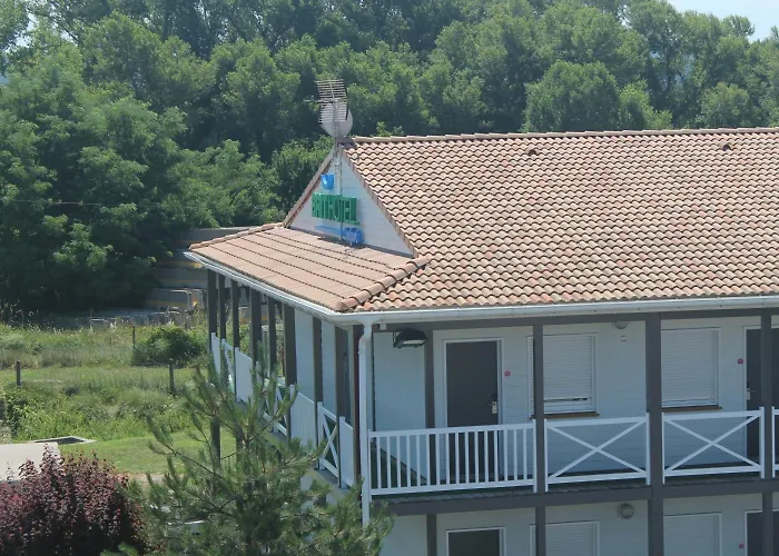 Brit Confort Cadarache Hotel 3*