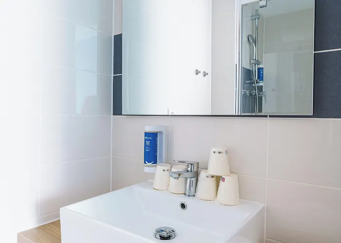 Hotel Brit Confort Cadarache 3*